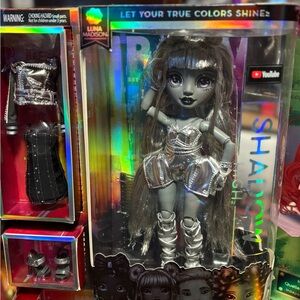 Luna Madison Shadow High Doll - Silver